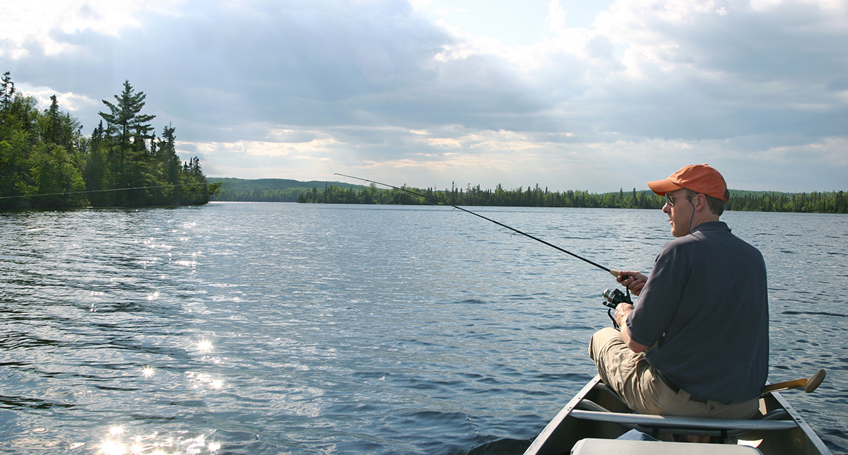 Canoe vs Kayak Fishing - marinegadgetry.com